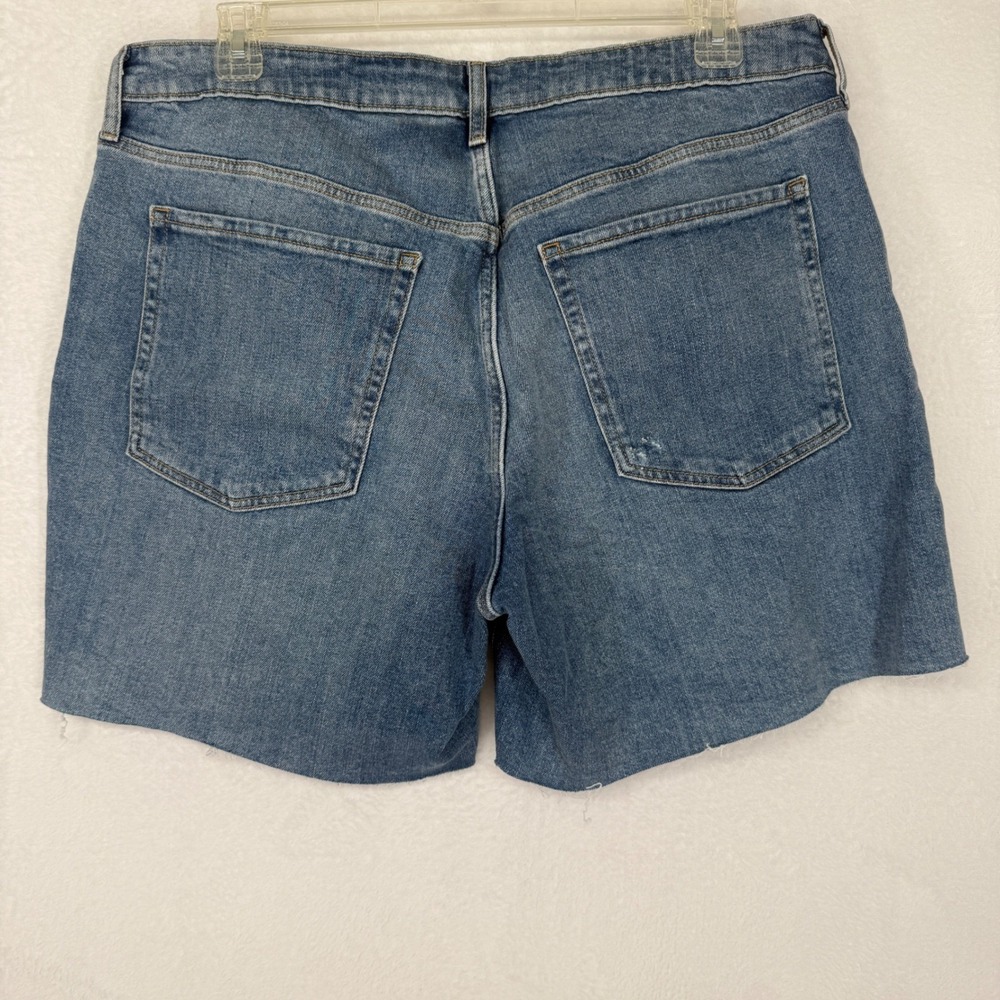 Old Navy OG Loose Denim Shorts Womens 18 Blue Mid Rise Distressed Raw Hem NEW - Picture 2 of 10